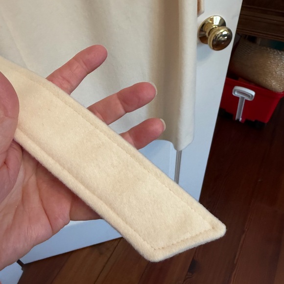 Absolutely Stunning Winter White 100% Wool full length coat with Rabbit collar! - Picture 14 of 17